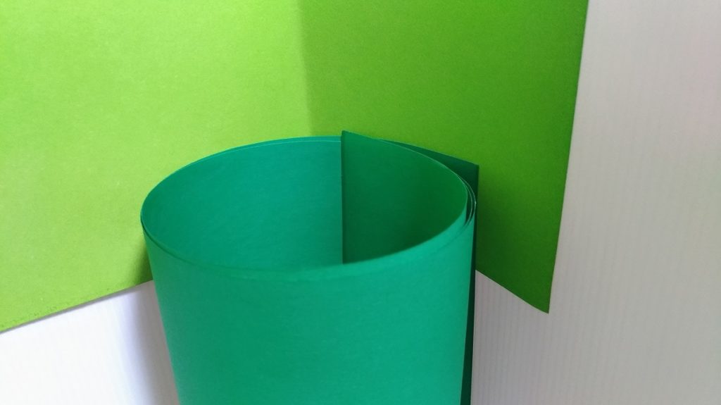 グリーンバックにするために検討した２色の緑