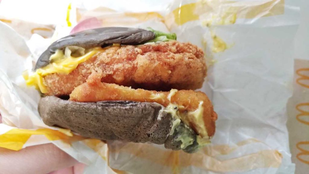台湾マクドナルドの期間限定メニュー「微牽絲起司排脆豬堡」