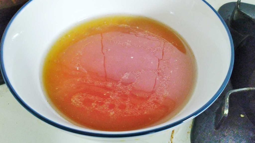 自作鶏がらスープで作った醤油ベースのスープ
