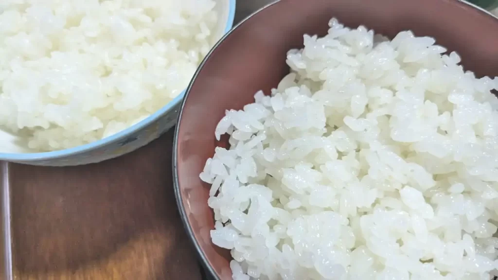 白ご飯にする？酢飯にする？イクラ丼に合うのはどっち？