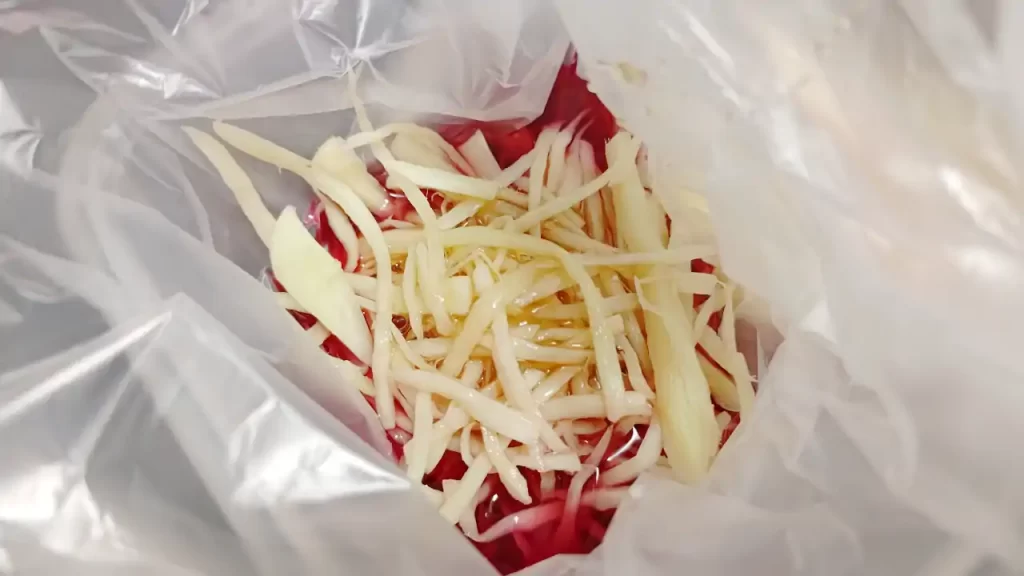 2種類の紅ショウガのうち、こちらはハチミツも入れました