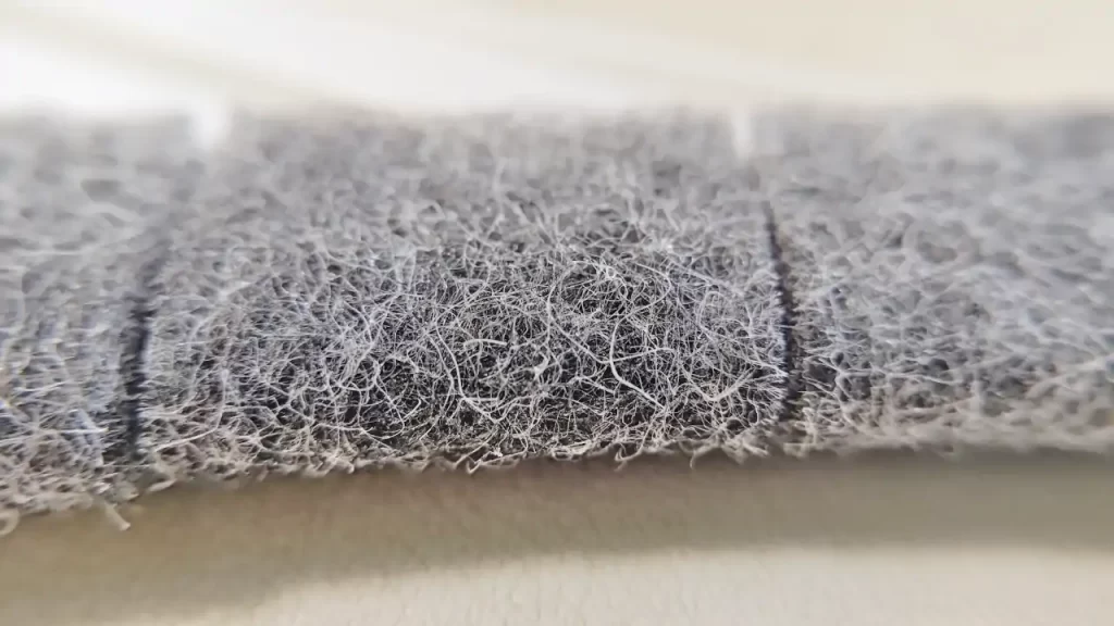 100均ダイソーで購入した「ゴムパワー　キッチンすき間スティック」のブラシ部分