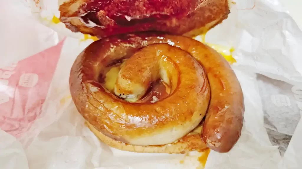 台湾のバーガーキングで食べた「捲捲德腸烤牛堡」