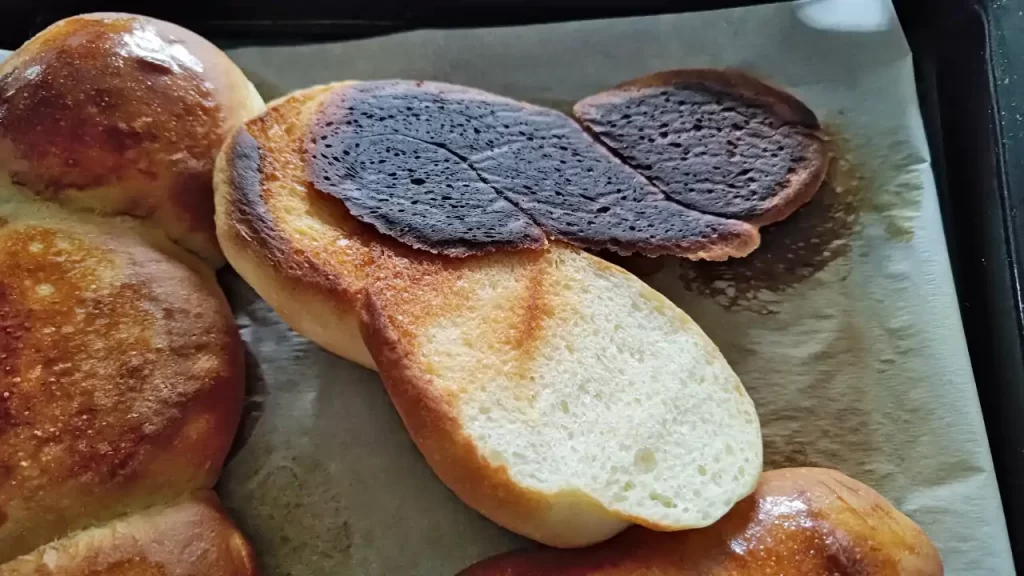 焦げた部分を取って食べました