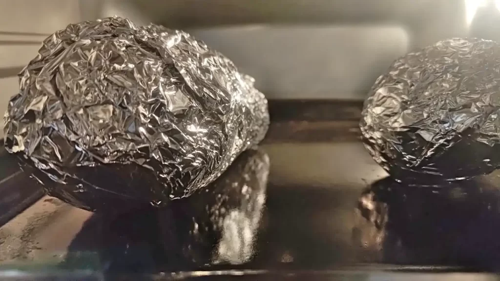 オーブンで『なると金時』を焼いているところ