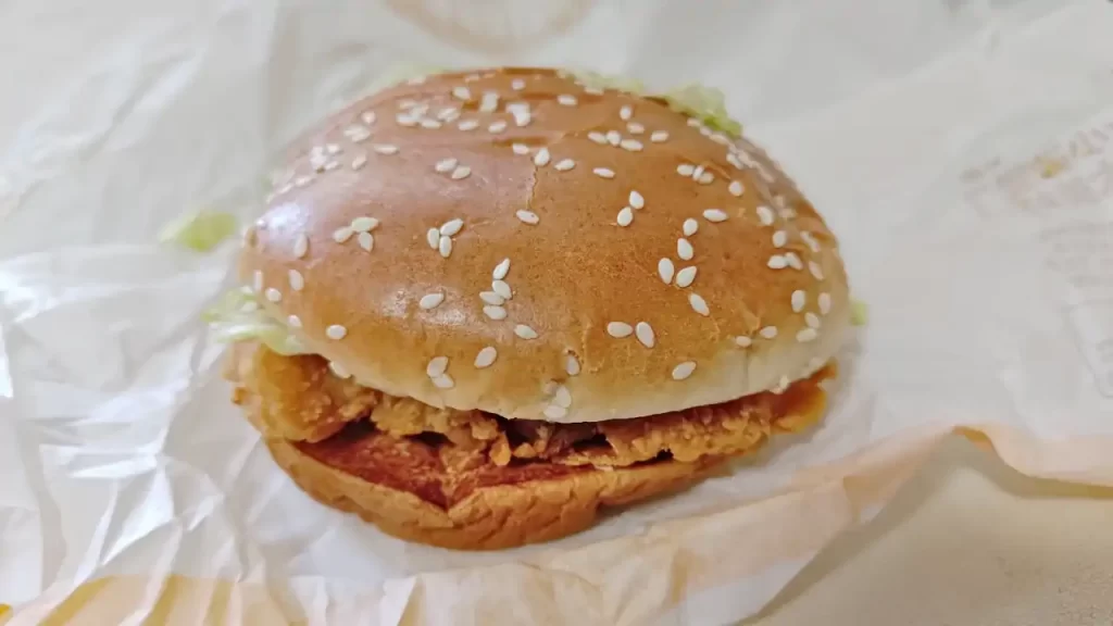 咖哩辣鷄腿堡の中身