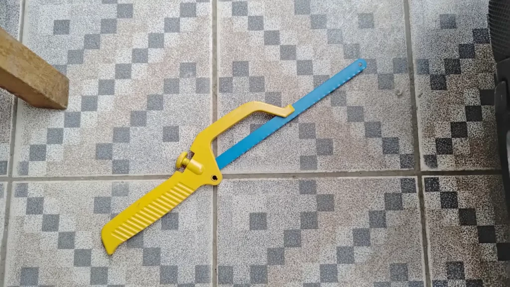 金属用のノコギリ